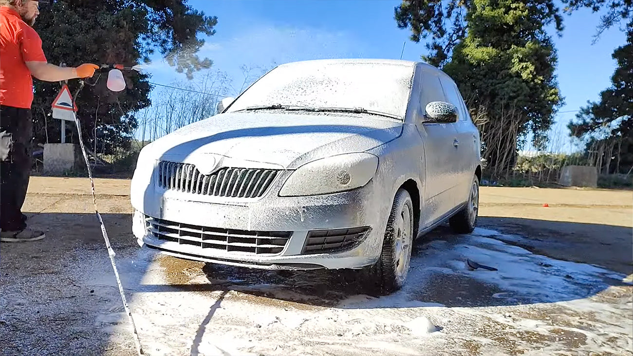 Gloss Fuel Transforms Škoda With First Wash In 12 Years!